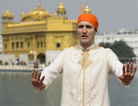 justin trudeau wearing indian clothes